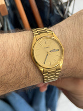 Load image into Gallery viewer, Vintage 1991 Seiko Gold Day Date Quartz Watch