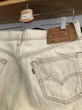 Load image into Gallery viewer, Vintage 1997 Levi’s 501 Button Fly Jeans Size 34x30