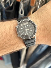 Load image into Gallery viewer, Vintage 1982 Seiko Baby Arnie Analog Digital Quartz Watch