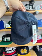 Load image into Gallery viewer, Vintage New York Yankees Plain Logo SnapBack