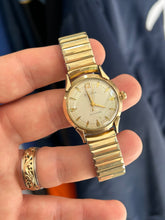 Load image into Gallery viewer, Vintage 1962 Bulova Gold Plated Selfwinding Watch