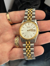 Load image into Gallery viewer, Vintage 1991 Seiko Two Tone Day Date Fluted Bezel Jubilee “American Pyscho” Quartz Watch