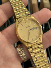 Load image into Gallery viewer, Vintage 1991 Seiko Gold Day Date Quartz Watch