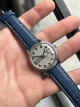 Load image into Gallery viewer, Vintage 1974 Timex Day / Date Mechanical Hand Wind Watch