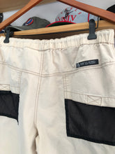 Load image into Gallery viewer, Vintage Guess Jeans Nylon RipStop Style Cargo Pants Size Medium