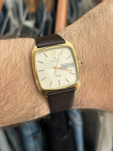 Load image into Gallery viewer, Vintage 1980s Hamilton Masterpiece Square Quartz Day / Date Watch