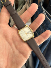 Load image into Gallery viewer, Vintage 1980s Hamilton Masterpiece Square Quartz Day / Date Watch
