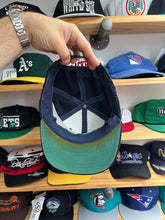 Load image into Gallery viewer, Vintage New York Yankees Plain Logo SnapBack