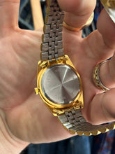 Load image into Gallery viewer, Vintage 80s Lindenwold Gold Datejust Jubilee Bracelet Watch