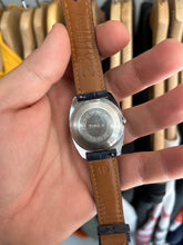 Load image into Gallery viewer, Vintage 1974 Timex Viscount Automatic Watch