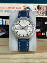 Load image into Gallery viewer, Vintage 1974 Timex Day / Date Mechanical Hand Wind Watch