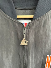 Load image into Gallery viewer, Vintage Starter New York Knicks Black Half Zip Back Patch Windbreaker Large