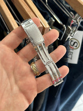 Load image into Gallery viewer, Vintage 2004 Seiko Black Stick Dial Stainless Steel Quartz Watch