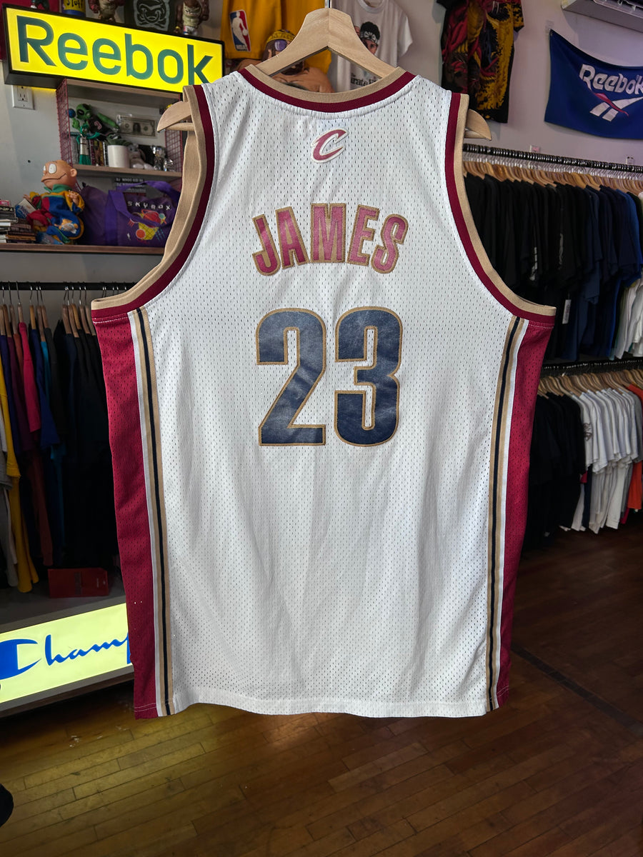Vintage Cleveland Cavaliers LeBron James Reebok Jersey Size Youth