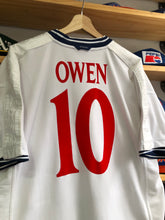 Load image into Gallery viewer, Vintage 1999-2001 Umbro England Michael Owen Jersey Size XL
