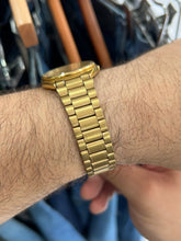 Load image into Gallery viewer, Vintage 1991 Seiko Gold Day Date Quartz Watch
