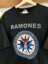 Load image into Gallery viewer, Vintage Ramones Rock &amp; Roll Hall Of Fame Class Of 2002 Tee Size XL
