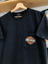 Load image into Gallery viewer, Vintage 2003 Harley Davidson Mantako,MN Pocket Tee Size Medium
