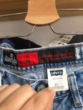 Load image into Gallery viewer, Vintage 2001 Levi’s Silvertab Light Wash Loose Jean Shorts Size 30

