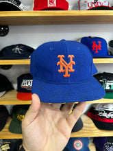 Load image into Gallery viewer, Vintage 1980s New York Mets Starter Wool Plain Logo Snapback w/ Autographs
