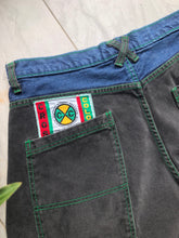 Load image into Gallery viewer, Vintage Cross Colors Colorblock Jean Shorts Size 40
