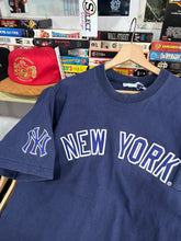 Load image into Gallery viewer, Vintage New York Yankees Navy Blue Spellout Tee XL
