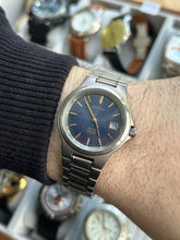 Load image into Gallery viewer, Vintage 2000 Seiko Solar Titanium Men’s Watch
