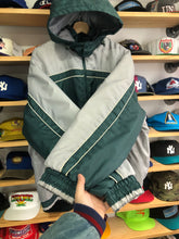 Load image into Gallery viewer, Vintage NFL Philadelphia Eagles Puffer Jacket Size Large
