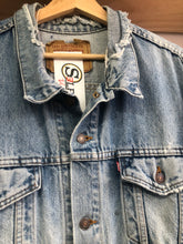 Load image into Gallery viewer, Vintage 90s Levi’s Distressed Denim Jean Jacket Size XL
