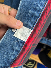 Load image into Gallery viewer, Vintage Levi’s Made in USA Buffalo Plaid Lined Denim Trucket Jacket XL
