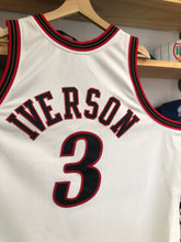 Load image into Gallery viewer, Mitchell &amp; Ness Philadelphia 76ers Allen Iverson Jersey Size 2XL
