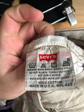 Load image into Gallery viewer, Vintage 1997 Levi’s 501 Button Fly Jeans Size 34x30

