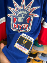 Load image into Gallery viewer, Mitchell &amp; Ness Wayne Gretzky New York Giants Hockey Jersey Size Small

