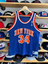Load image into Gallery viewer, Vintage Champion New York Knicks Charles Oakley 40 Medium
