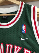 Load image into Gallery viewer, Vintage Nike Milwaukee Bucks Ray Allen Swingman Jersey Size Medium
