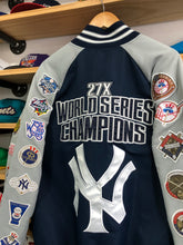 Load image into Gallery viewer, 2010s G-III New York Yankees 27x World Series Champions Patch Jacket Size Large
