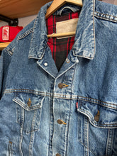 Load image into Gallery viewer, Vintage Levi’s Made in USA Buffalo Plaid Lined Denim Trucket Jacket XL
