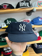 Load image into Gallery viewer, Vintage New York Yankees Plain Logo SnapBack
