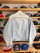 Load image into Gallery viewer, Vintage 1990 Levi’s Lightwash Denim Jean Jacket Size Medium

