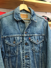 Load image into Gallery viewer, Vintage Levi’s Denim Trucker Jacket Size Small
