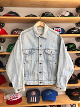 Load image into Gallery viewer, Vintage 1990 Levi’s Lightwash Denim Jean Jacket Size Medium

