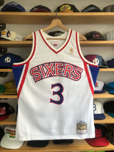 Load image into Gallery viewer, Mitchell &amp; Ness Philadelphia 76ers Allen Iverson Jersey Size Large
