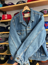 Load image into Gallery viewer, Vintage Levi’s Made in USA Buffalo Plaid Lined Denim Trucket Jacket XL
