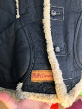 Load image into Gallery viewer, Vintage Walter Davoucci Reversible Shearling Leather Vest Size Large
