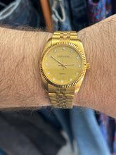 Load image into Gallery viewer, Vintage 80s Lindenwold Gold Datejust Jubilee Bracelet Watch
