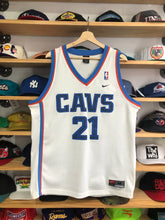 Load image into Gallery viewer, Vintage Nike Cleveland Cavaliers Darius Miles Swingman Jersey Size Medium
