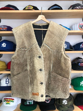 Load image into Gallery viewer, Vintage Walter Davoucci Reversible Shearling Leather Vest Size Large

