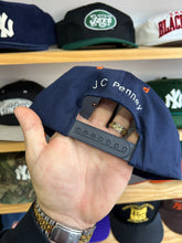 Load image into Gallery viewer, Vintage New York Islanders Wave SnapBack
