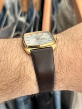 Load image into Gallery viewer, Vintage 1980s Hamilton Masterpiece Square Quartz Day / Date Watch
