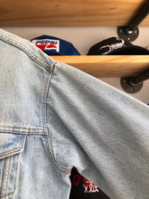 Load image into Gallery viewer, Vintage 1990 Levi’s Lightwash Denim Jean Jacket Size Medium
